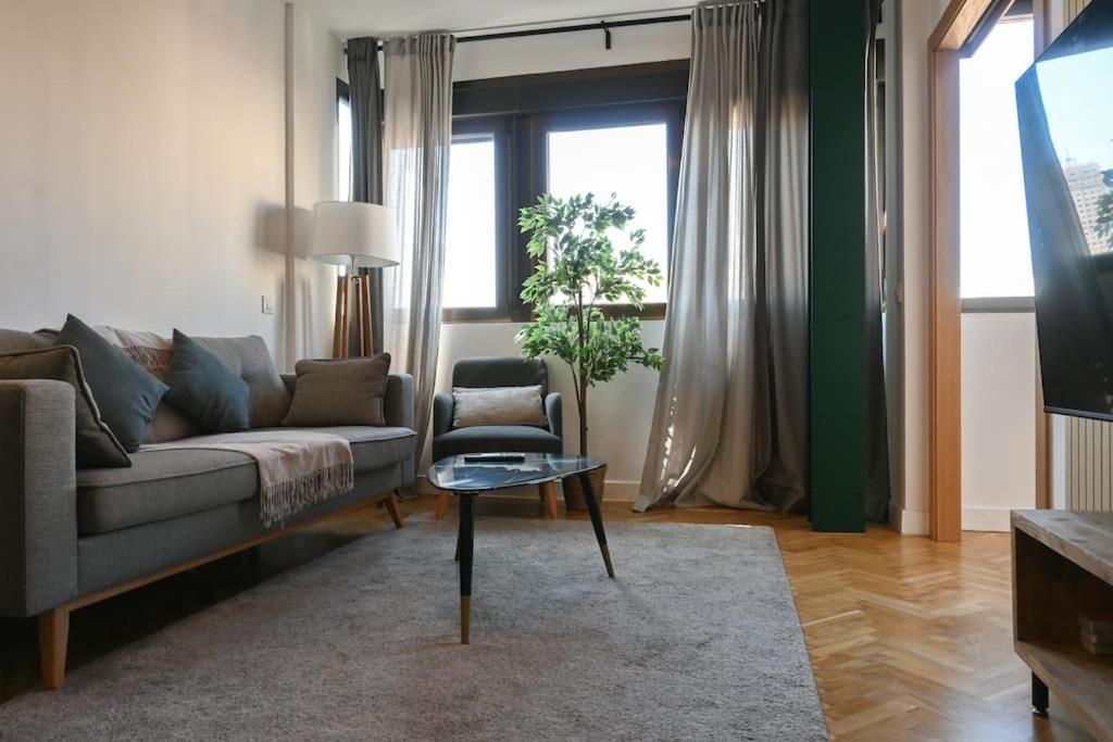For You Rentals Apartamento Temporal Centrico De Dos Dormitorios Sil2 Madri Exterior foto